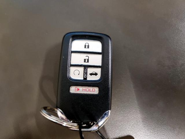 Photo of 2021 White Honda Civic