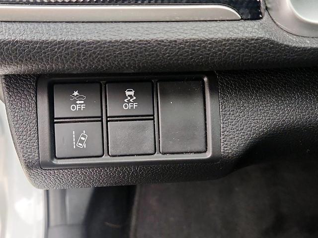 Photo of 2021 White Honda Civic