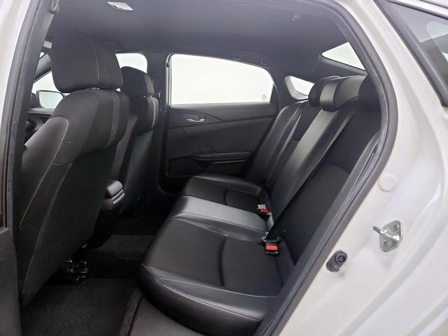 Photo of 2021 White Honda Civic