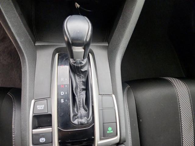 Photo of 2021 White Honda Civic