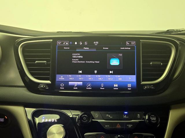 Photo of 2023 Gray Chrysler Pacifica