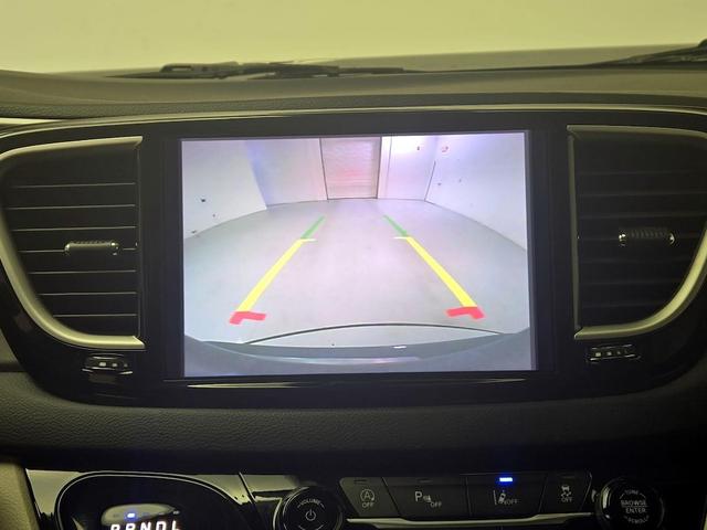 Photo of 2023 Gray Chrysler Pacifica