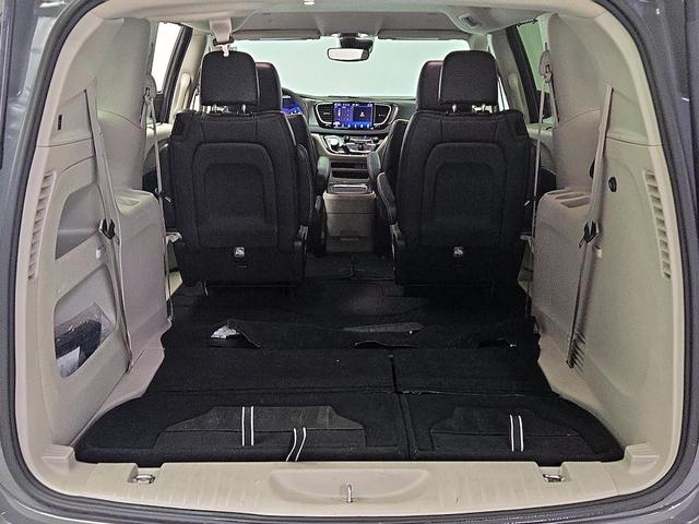 Photo of 2023 Gray Chrysler Pacifica