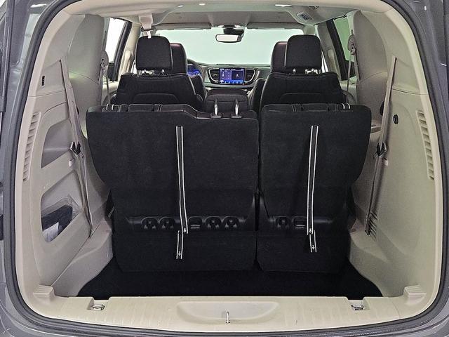 Photo of 2023 Gray Chrysler Pacifica