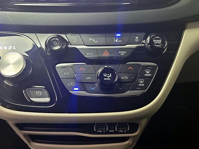 Photo of 2023 Gray Chrysler Pacifica