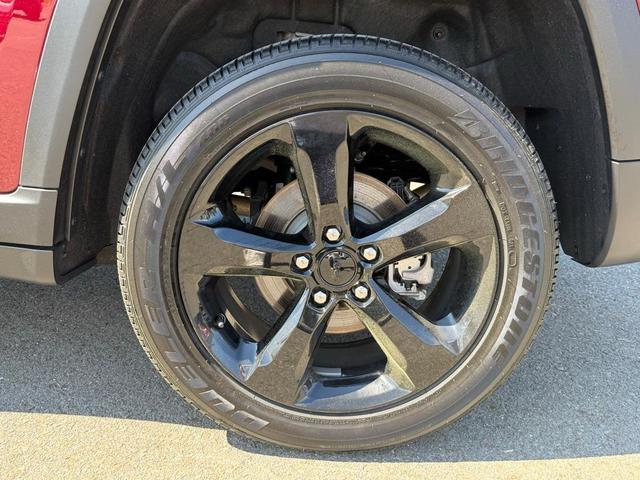 Photo of 2024 Velvet Red Pearlcoat Jeep Grand Cherokee