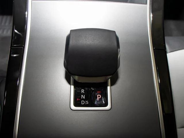 Photo of 2025 Fuji White Land Rover Range Rover Evoque