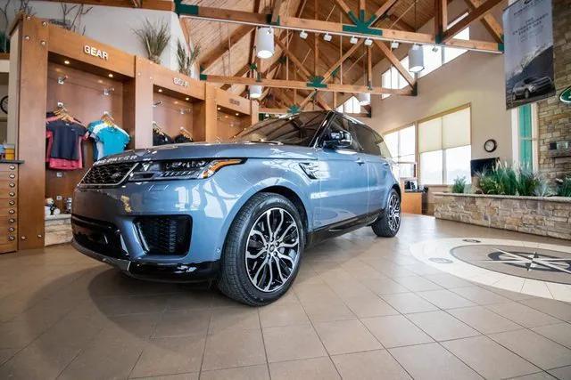 Photo of 2025 Fuji White Land Rover Range Rover Evoque