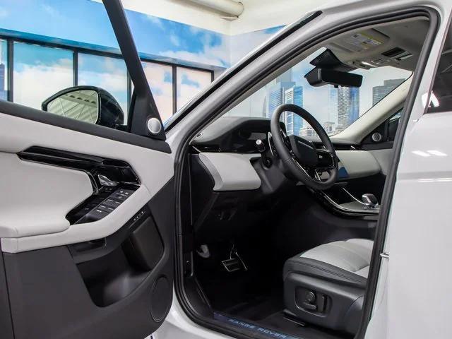 Photo of 2025 Fuji White Land Rover Range Rover Evoque