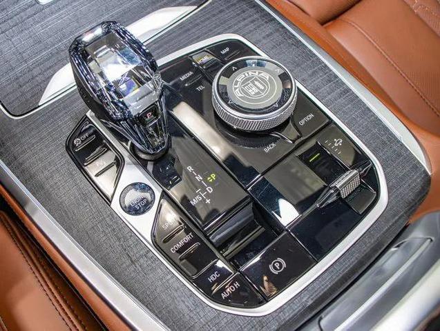 Photo of 2026 Green Metallic BMW ALPINA XB7