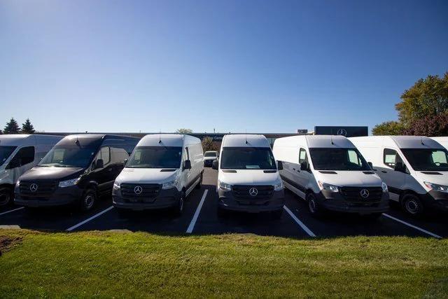 Photo of 2025 Arctic White Mercedes-Benz Sprinter 2500