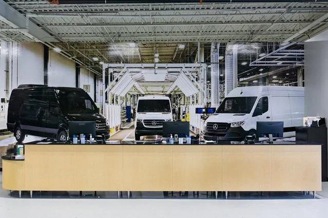 Photo of 2025 Arctic White Mercedes-Benz Sprinter 2500