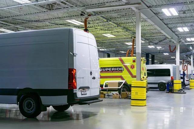 Photo of 2025 Arctic White Mercedes-Benz Sprinter 2500