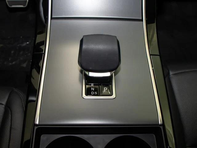 Photo of 2025 Fuji White Land Rover Range Rover Evoque