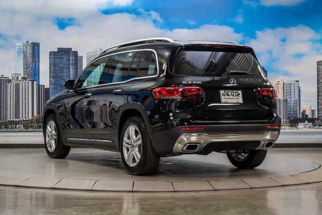 Photo of 2022 Night Black Mercedes-Benz GLB 250