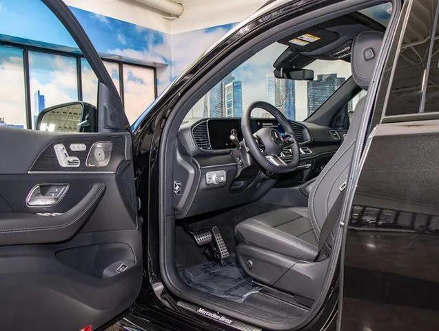 Photo of 2025 Obsidian Black Metallic Mercedes-Benz GLS 450