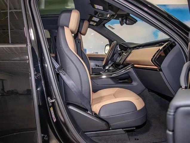 Photo of 2025 Santorini Black Land Rover Range Rover Sport