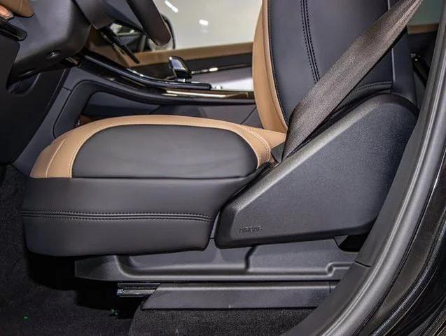 Photo of 2025 Santorini Black Land Rover Range Rover Sport