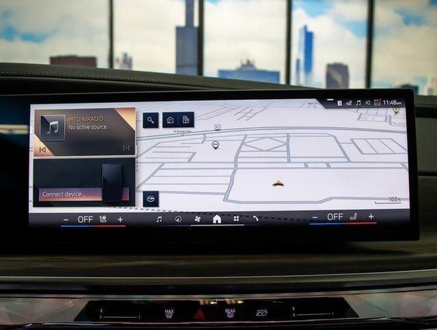 Photo of 2025 Alpine White BMW 760