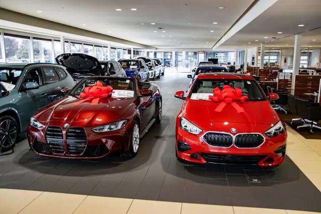 Photo of 2024 Gray Metallic BMW 330