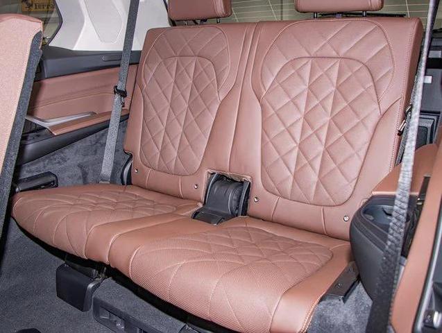 Photo of 2025 Copper Metallic BMW X7