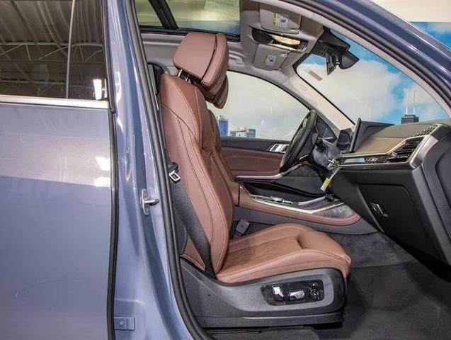 Photo of 2025 Copper Metallic BMW X7
