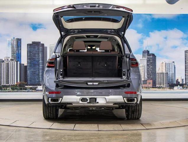 Photo of 2025 Copper Metallic BMW X7