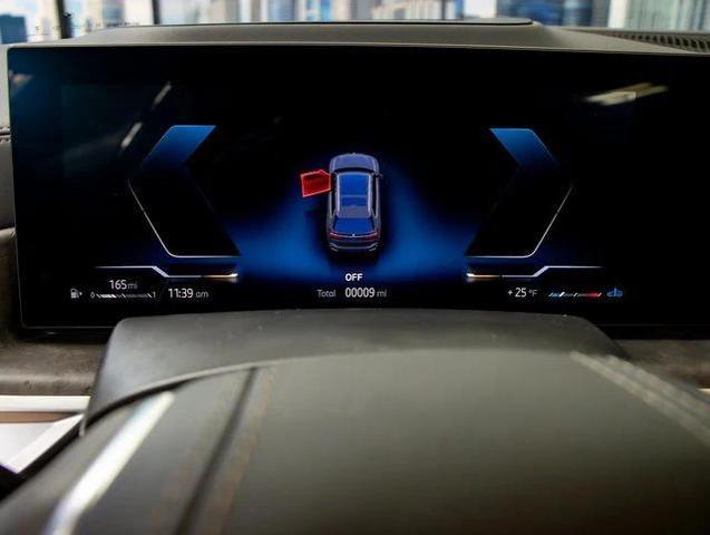 Photo of 2025 Copper Metallic BMW X7