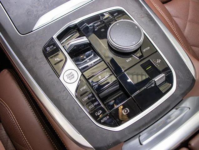 Photo of 2025 Copper Metallic BMW X7