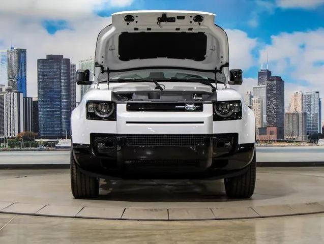 Photo of 2025 Fuji White Land Rover Defender