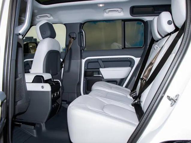 Photo of 2025 Fuji White Land Rover Defender