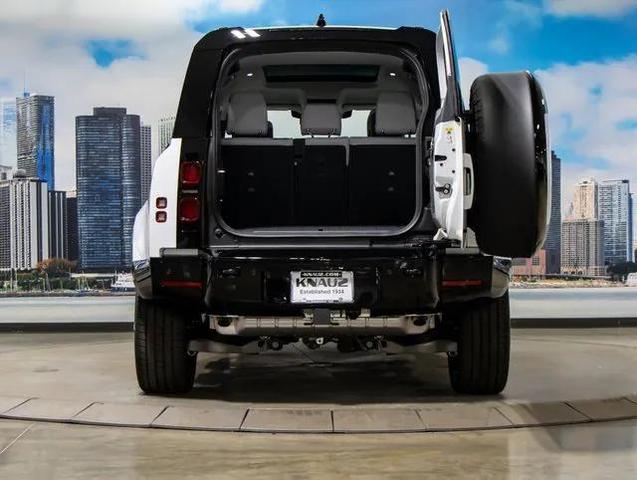 Photo of 2025 Fuji White Land Rover Defender