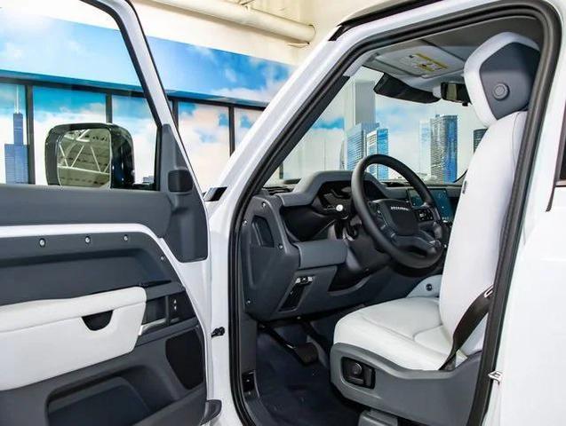 Photo of 2025 Fuji White Land Rover Defender
