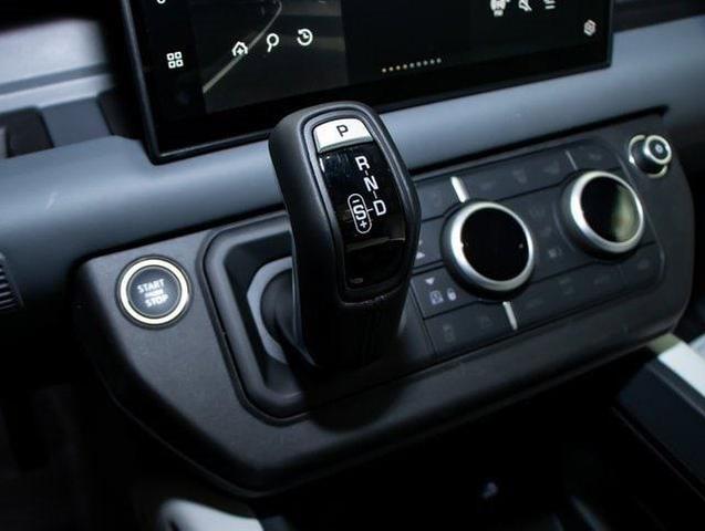 Photo of 2025 Fuji White Land Rover Defender