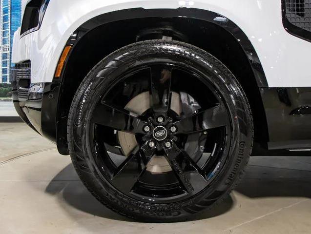 Photo of 2025 Fuji White Land Rover Defender
