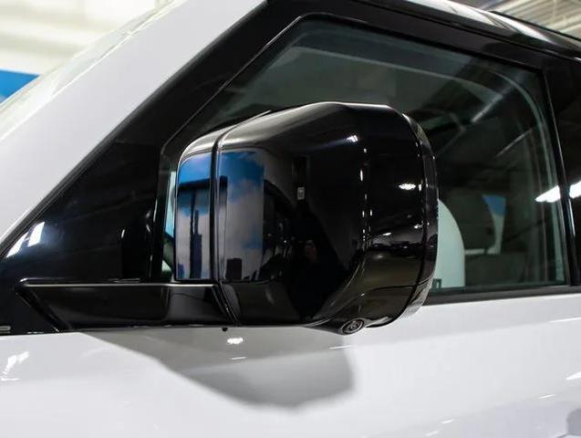 Photo of 2025 Fuji White Land Rover Defender