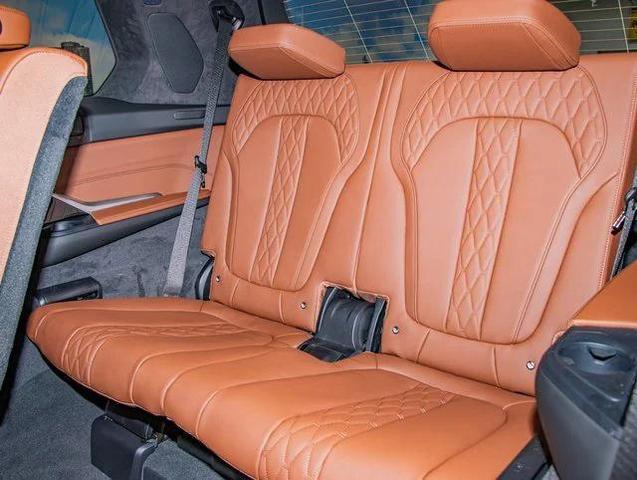 Photo of 2026 Carbon Black Metallic BMW X7