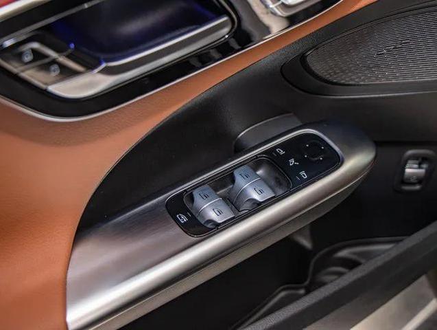 Photo of 2025 Black Mercedes-Benz C-Class