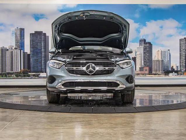 Photo of 2026 Verde Silver Metallic Mercedes-Benz GLC 300