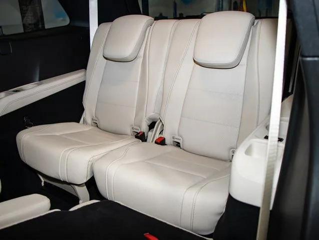 Photo of 2025 Polar White Mercedes-Benz GLS 450
