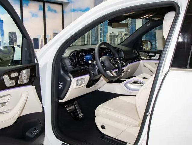 Photo of 2025 Polar White Mercedes-Benz GLS 450