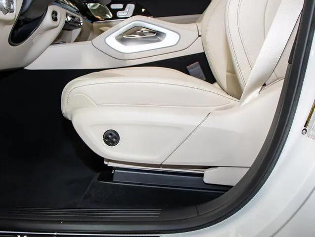 Photo of 2025 Polar White Mercedes-Benz GLS 450