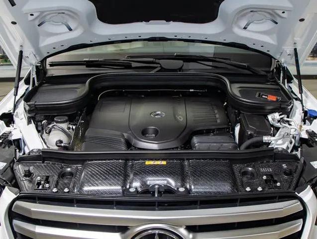 Photo of 2025 Polar White Mercedes-Benz GLS 450