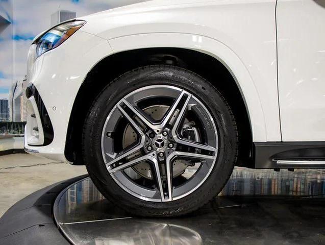 Photo of 2025 Polar White Mercedes-Benz GLS 450
