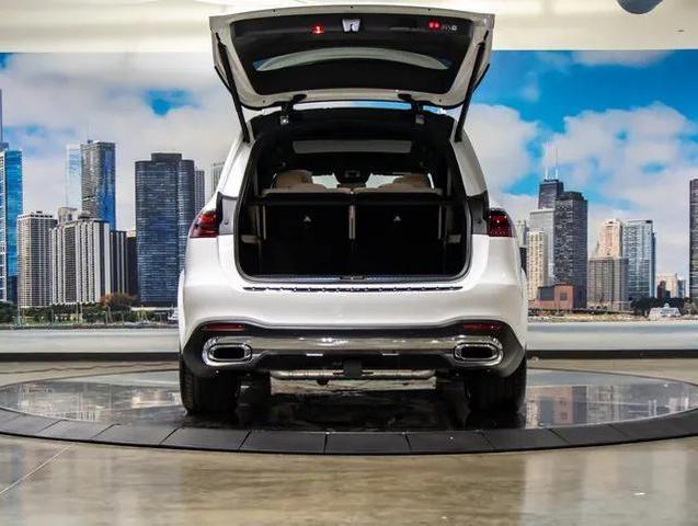 Photo of 2025 Polar White Mercedes-Benz GLS 450