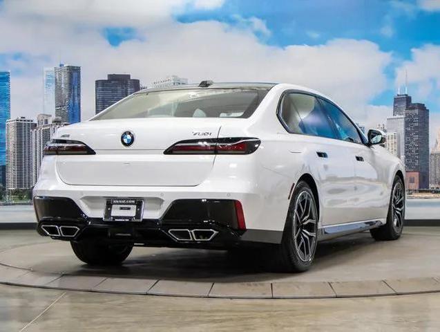 Photo of 2025 Alpine White BMW 760