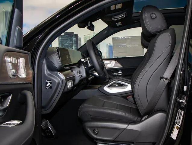 Photo of 2025 Black Mercedes-Benz GLS 450