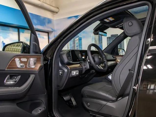 Photo of 2025 Black Mercedes-Benz GLS 450