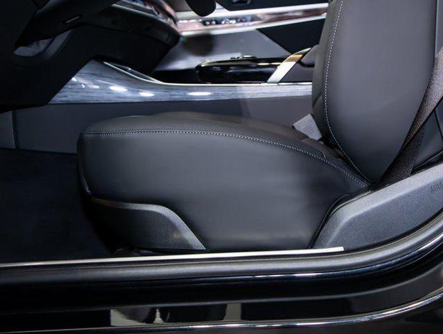 Photo of 2025 Black Sapphire Metallic BMW i7