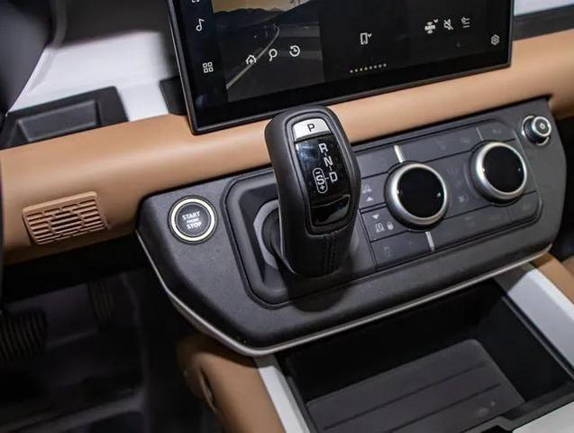 Photo of 2025 Fuji White Land Rover Defender
